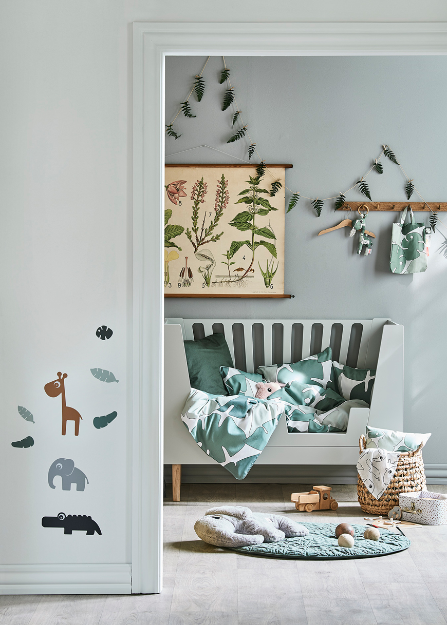 tiny tropics done by deer tropische kinderkamer baby essentiels de kleine zebra